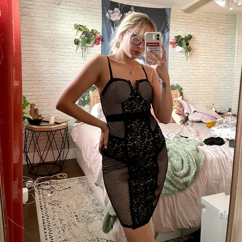 lace zip up bodycon dress